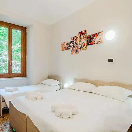 Guesthost - Dante Subway Turim